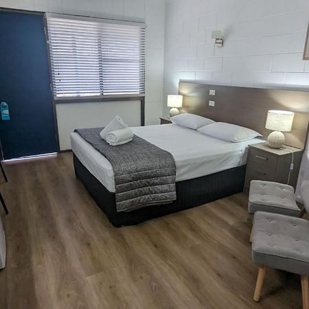 Moffat Beach Motel Калундра Екстериор снимка