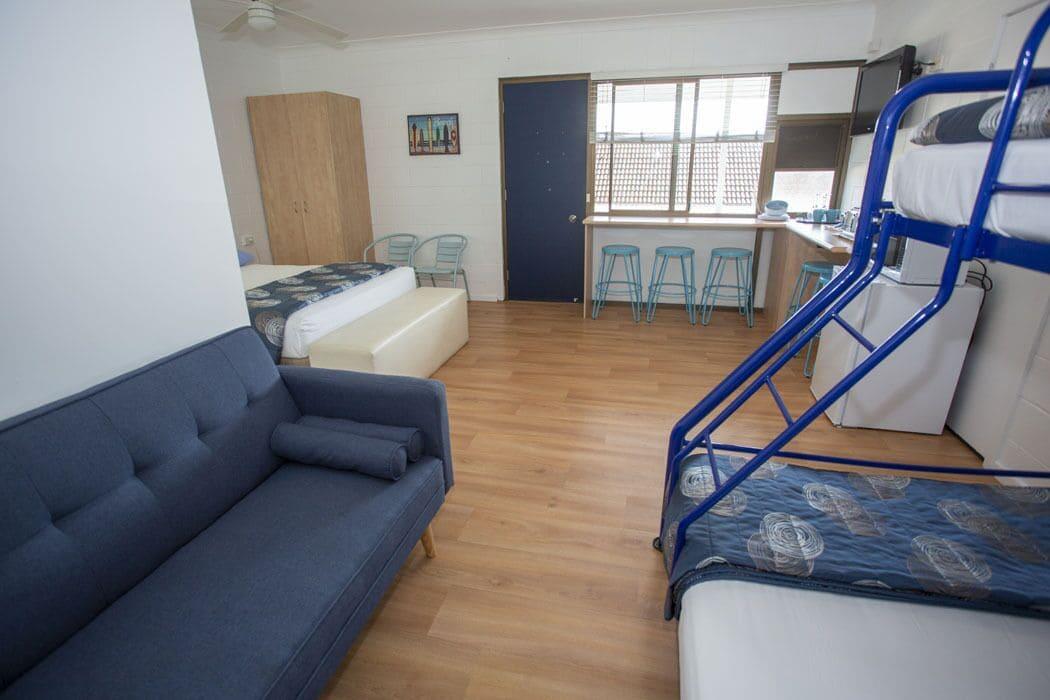 Moffat Beach Motel Калундра Екстериор снимка