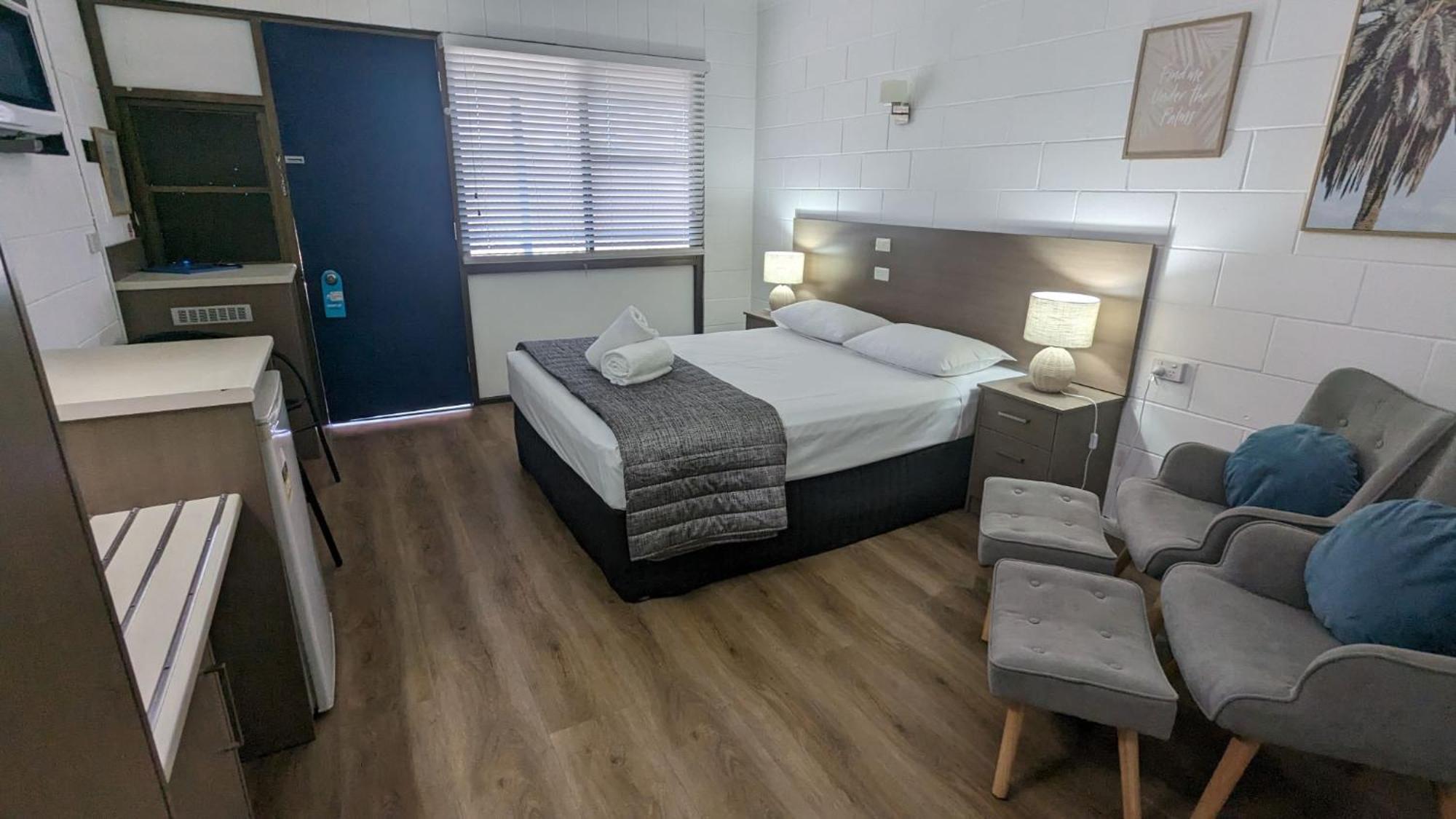 Moffat Beach Motel Калундра Екстериор снимка
