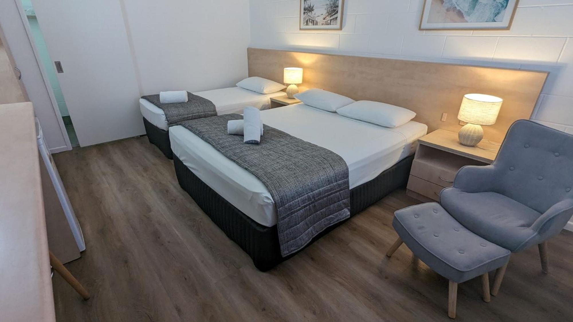 Moffat Beach Motel Калундра Екстериор снимка