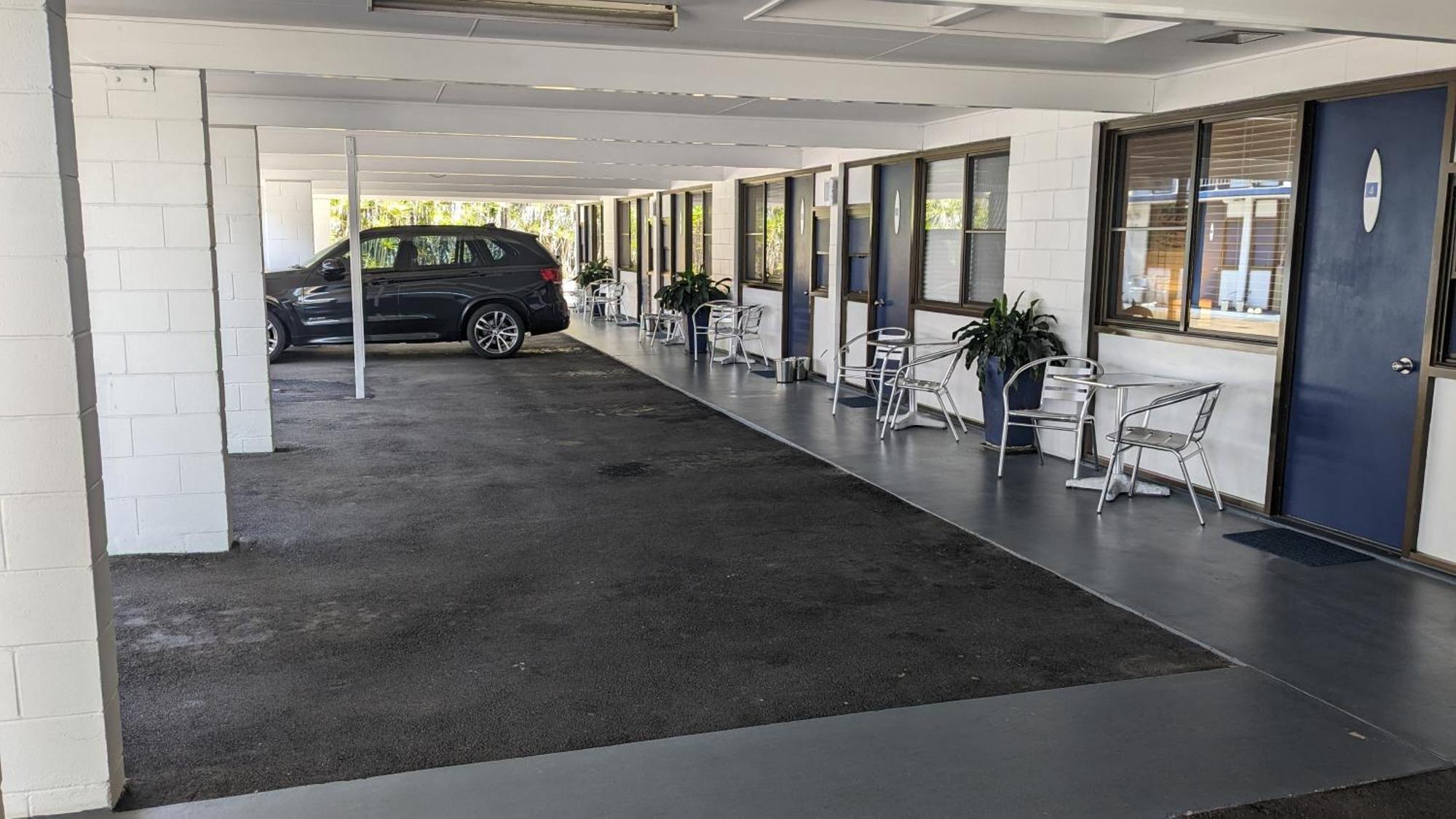 Moffat Beach Motel Калундра Екстериор снимка