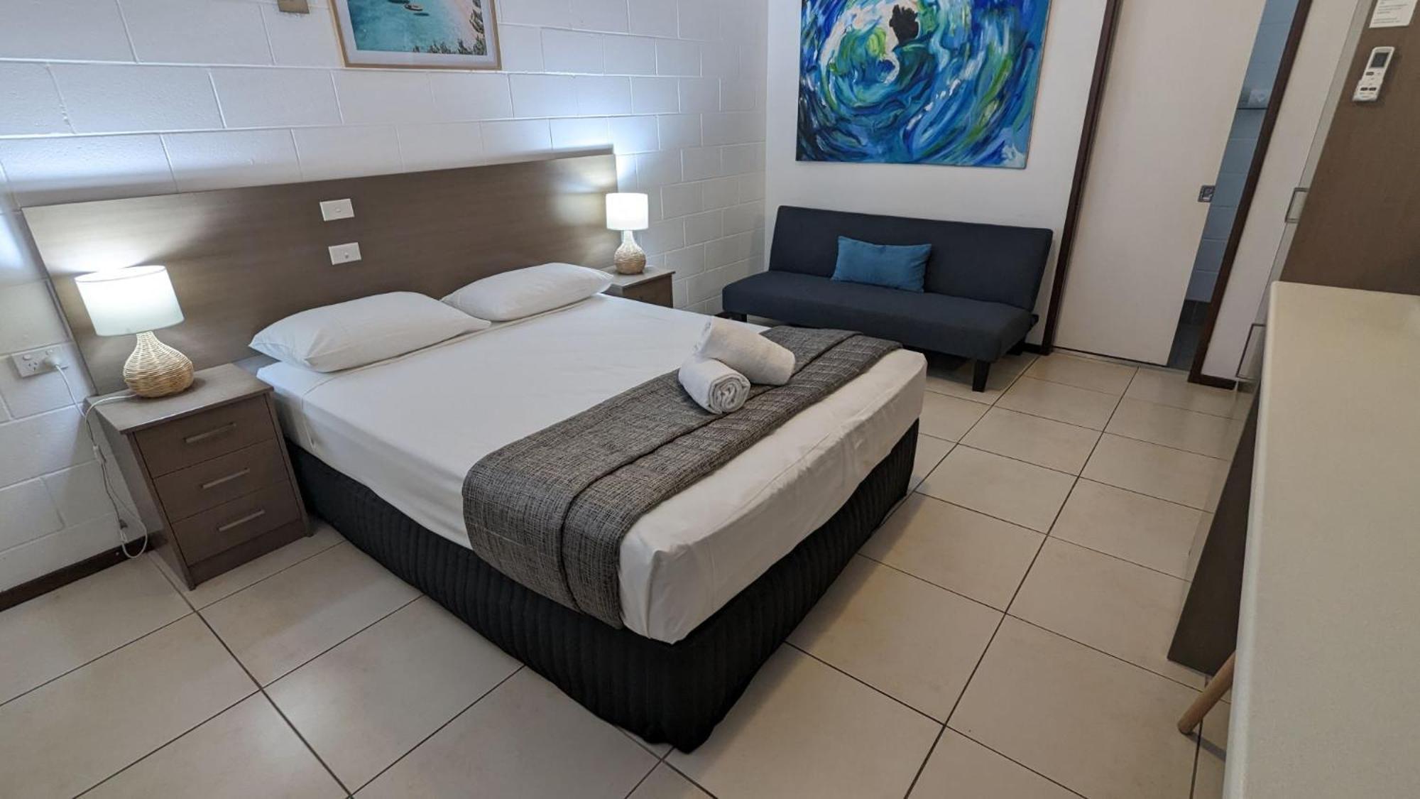 Moffat Beach Motel Калундра Екстериор снимка