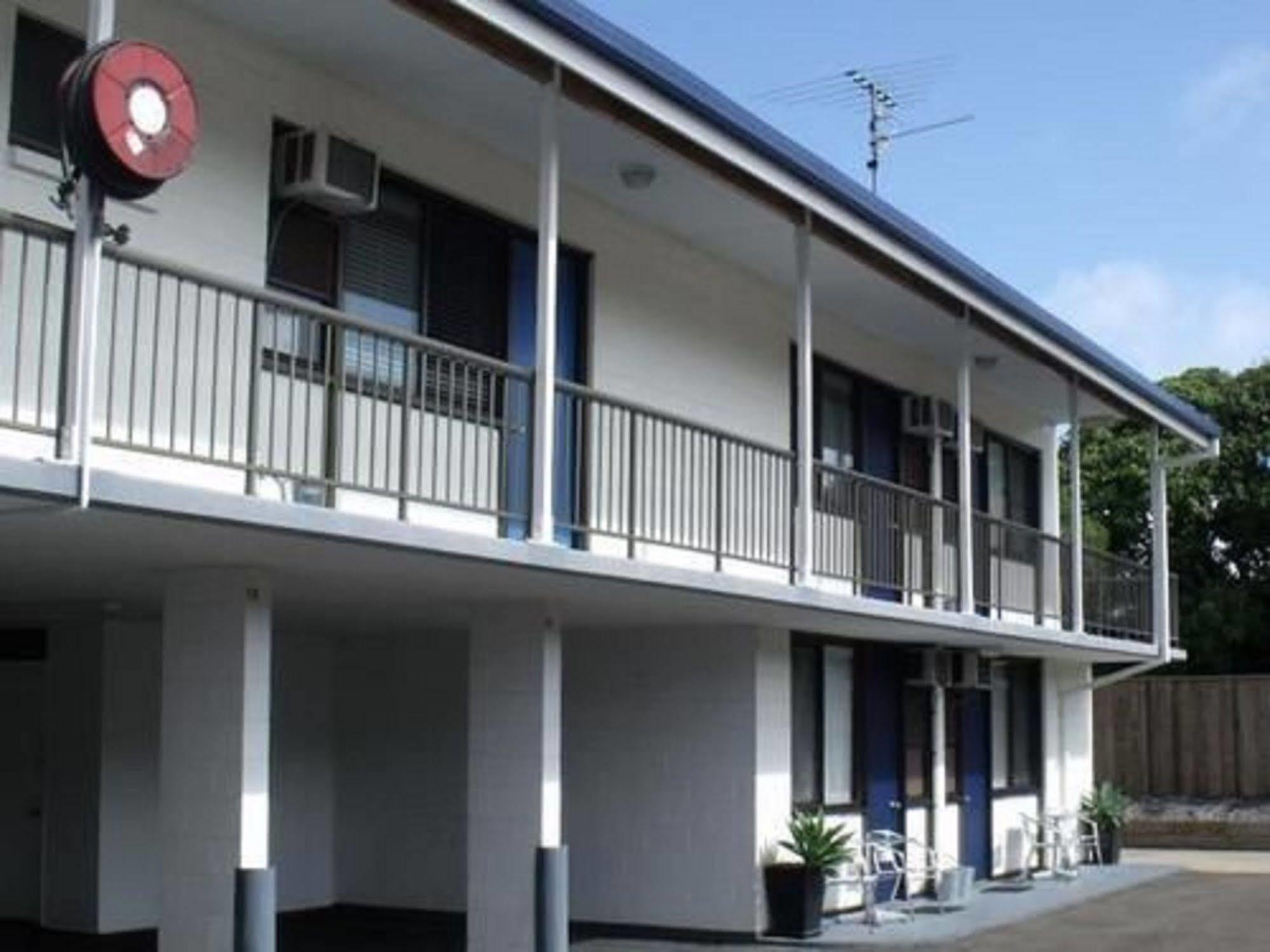 Moffat Beach Motel Калундра Екстериор снимка