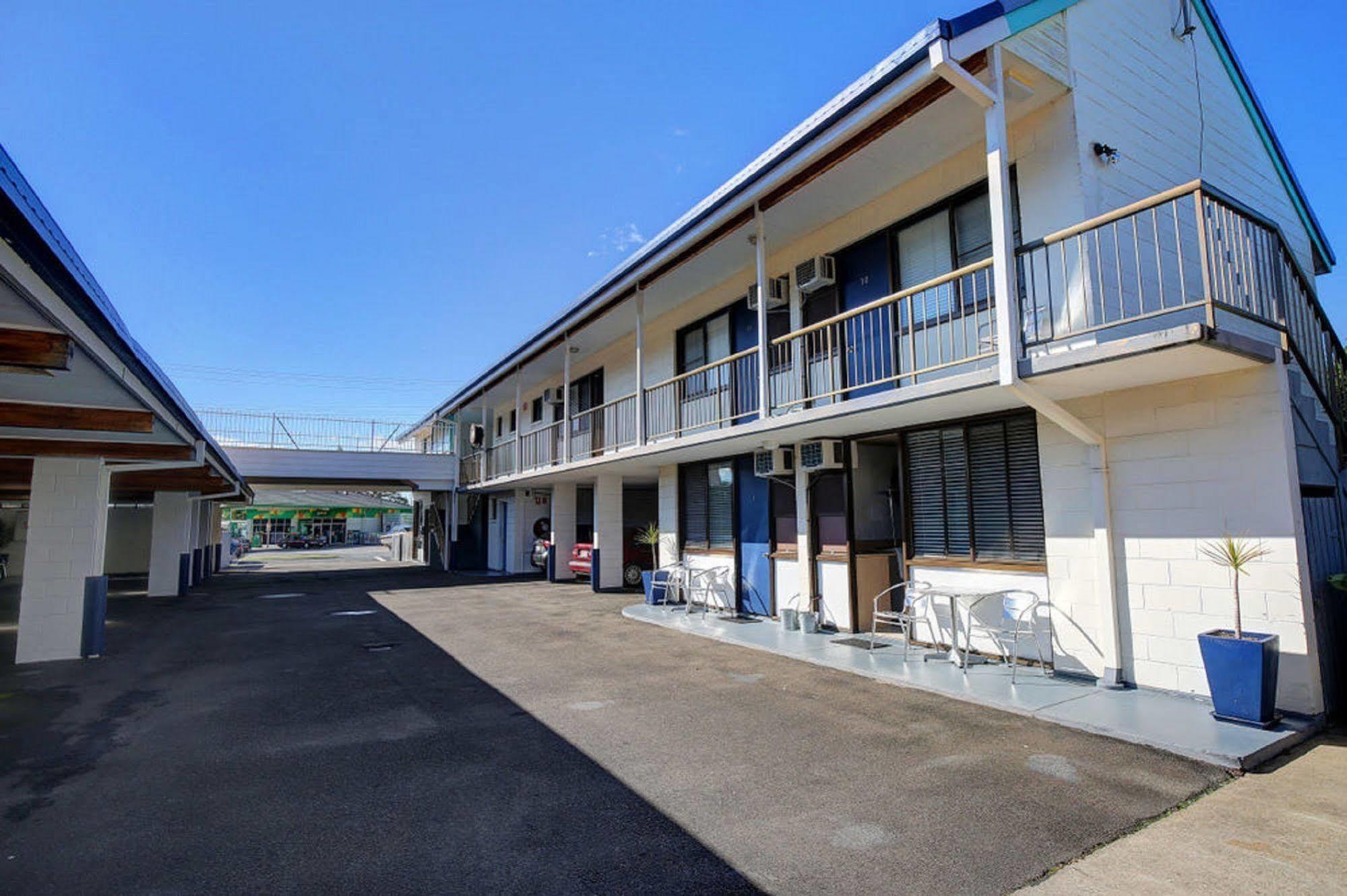 Moffat Beach Motel Калундра Екстериор снимка